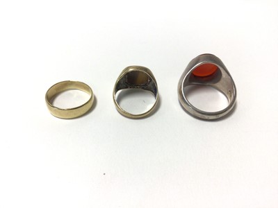 Lot 33 - 14ct gold wedding ring, 9ct gold and tigers eye signet ring and a silver and bloodstone signet ring (3)