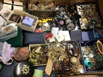 Lot 1004 - Large quantity of costume jewellery and bijouterie (2 boxes)