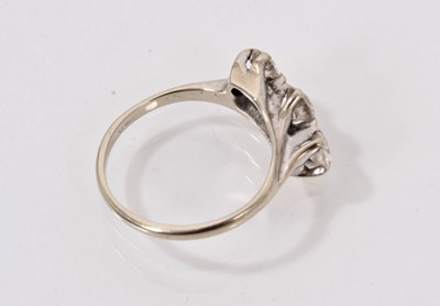 Lot 509 - Diamond three stone ring