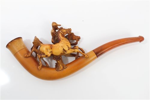 Lot 762 - Late 19th century meerschaum pipe carved with...