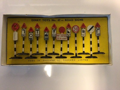 Lot 72 - Dinky diecast models Road Signs No.47, boxed