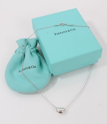 Lot 542 - Tiffany & Co silver bean necklace, designed by Elsa Peretti, with pouch and box