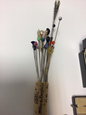 Lot 44 - Lot hatpins and stick pins