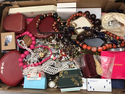 Lot 1034 - Large quantity of vintage and later costume jewellery and bijouterie