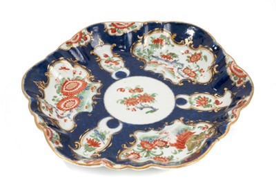 Lot 103 - A Worcester blue scale teapot stand, decorated in Kakiemon style, circa 1770