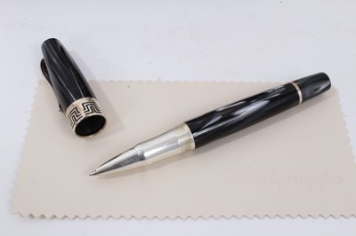 Lot 843 - A Montegrappa pen, in fitted case