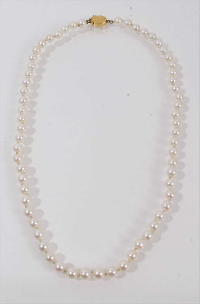 Lot 553 - Cultured pearl necklace with a string of 5.7mm cultured pearls on a 14ct gold clasp, 43cm.