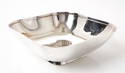 Lot 276 - 1930s silver fruit bowl