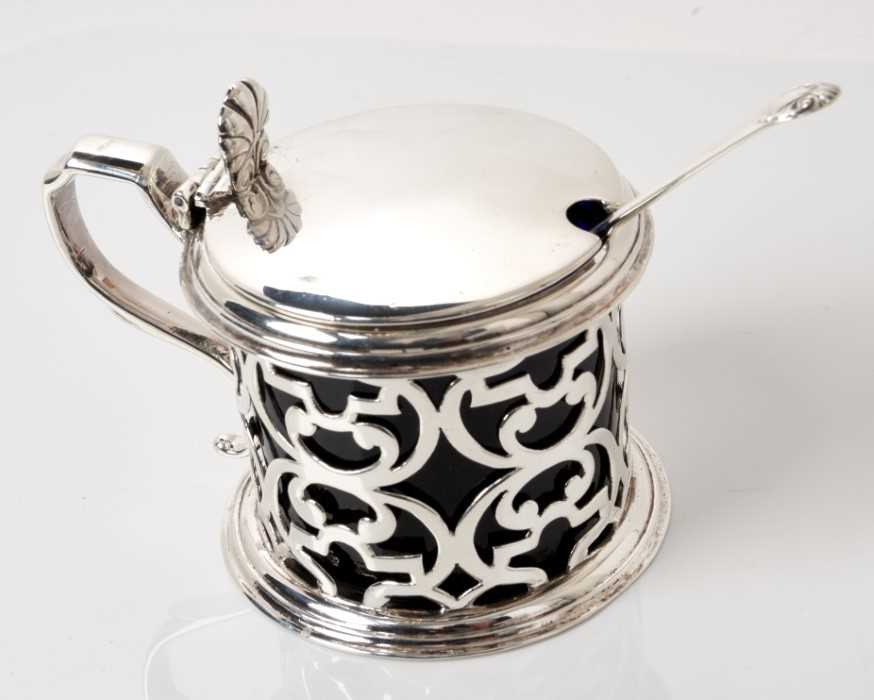 Lot 285 - Victorian silver drum mustard (London 1847)