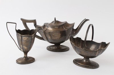 Lot 295 - Edwardian silver three piece tea set (London 1904 & 1908), 20ozs all at