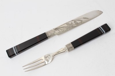 Lot 319 - Good quality Victorian silver knife and fork with finely engraved foliate decoration and banded agate handles, (London 1880 / 1881) maker Walter & John Barnard, knife 19.7cm in length.