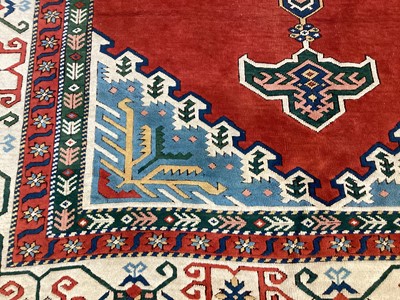 Lot 1519 - Large Kashgai carpet