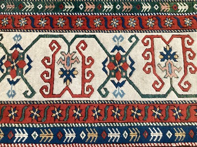 Lot 1519 - Large Kashgai carpet