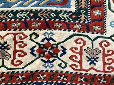 Lot 1519 - Large Kashgai carpet