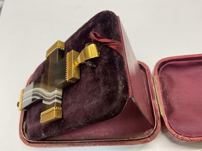 Lot 561 - Fine large 19th century Italian banded agate and gold mounted cross pendant in box