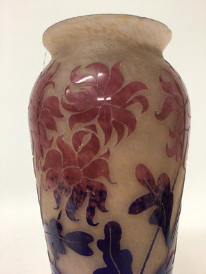 Lot 133 - A large Degué cameo glass vase, circa 1925, the mottled glass overlaid with a floral design, signed at bottom, 33.5cm high