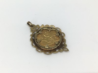Lot 1 - Edwardian gold half sovereign, 1907, in 9ct gold pendant mount