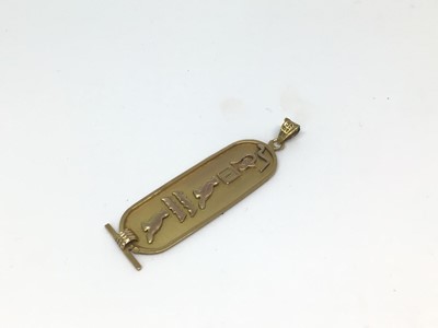Lot 4 - Egyptian gold pendant decorated with hieroglyphs, 5cm long