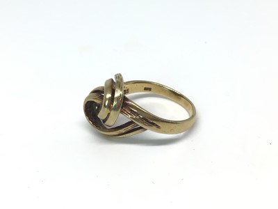 Lot 5 - 14ct gold knot twist ring, size S