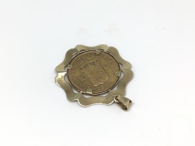 Lot 7 - Netherlands Wilhelmina 10 Guilder gold coin, 1932, in a yellow metal pendant mount