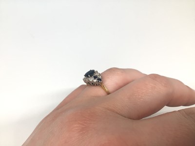 Lot 9 - 18ct gold sapphire and diamond cluster ring