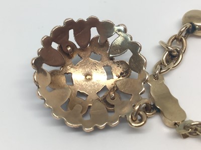 Lot 17 - Dutch gold garnet cluster pendant necklace