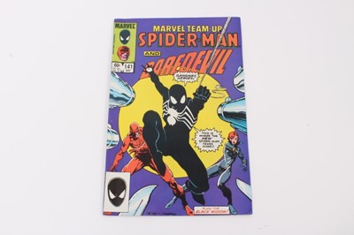 Lot 129 - Marvel comics Marvel team-up Spider-Man and Daredevil (1984). Issue 141, black costume appearance. Priced 60 cents. (1)