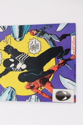 Lot 129 - Marvel comics Marvel team-up Spider-Man and Daredevil (1984). Issue 141, black costume appearance. Priced 60 cents. (1)