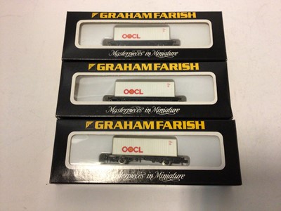 Lot 91 - Graham Farish N gauge rolling stock including BR (VBA) Speedlink Van No.3905 (12) and BR OOCL container Wagons No.4005 (12), all boxed (24 total)