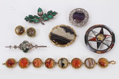 Lot 671 - Group of antique Scottish hardstone jewellery