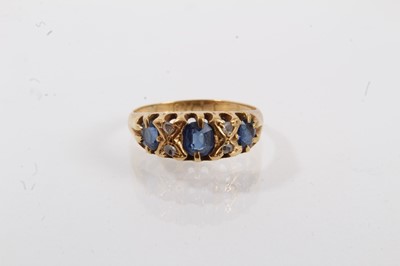 Lot 673 - Late Victorian sapphire and diamond ring