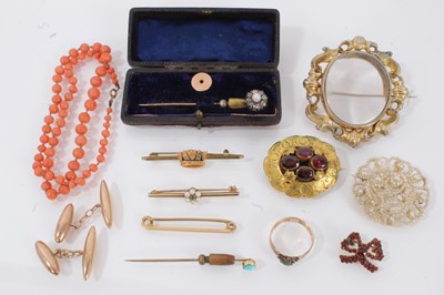 Lot 674 - Group of antique jewellery to include a coral bead necklace, Victorian pearl and diamond cluster stick pin, gold cufflinks, gold stick pins,gold ring and various brooches.