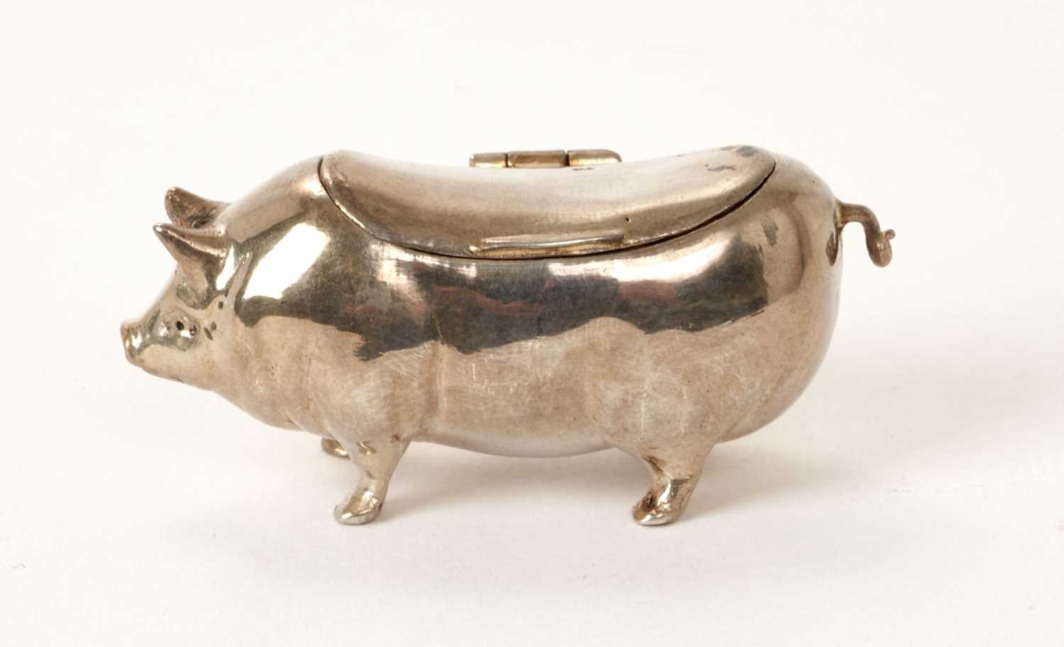 Lot 445 - Victorian silversnuff box in the form of a
