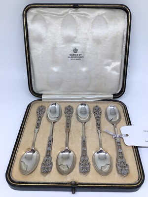 Lot 119 - Cased set of six silver teaspoons with cut floral handles, London 1913 (Francis Higgins & Son), 2.5oz