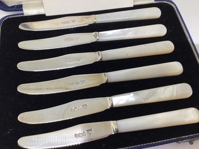 Lot 122 - Cased set of six silver and mother of pearl knives, 15cm long, Sheffield 1960 (Garrard & Co)