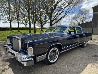 Lot 2 - 1977 Lincoln Continental Spitzer 4 door sedan, Registration UKE 743R. This very imposing classic American luxury car has dark blue coachwork with blue everflex covered rear roof section with oval o...