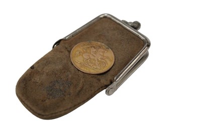 Lot 417 - World - Mixed coins and banknotes to include G.B. Gold Half Sovereign George V 1912 in leather purse