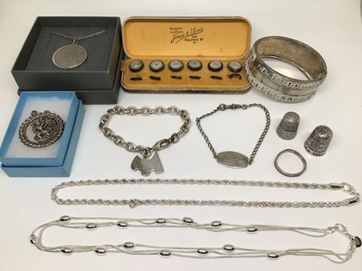 Lot 150 - Victorian silver bangle, two silver thimbles, silver and white metal chains, pendants, a silver ring and a set of vintage mother of pearl buttons in fitted case