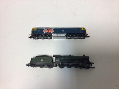 Lot 165 - Bachmann N gauge Limited Edition 25 years (1989-2014) No.474/500 4-6-0 BR lined green Early Emblem Jubilee Class "Silver Jubilee" tender locomotive 45552 and BR blue with yellow ends & Union Flag C...