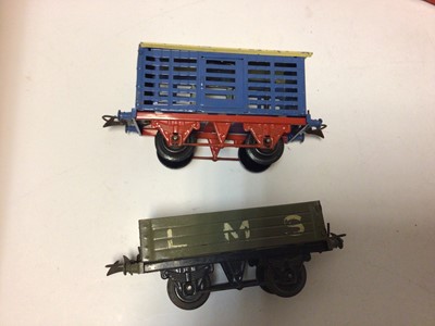 Lot 169 - Hornby O gauge LNER lined green Type 101 Tank locomotive with Hornby Series rolling stock including Snow Plough RS681,  Lumber Wagon No.2 RS669, LNER guards van RS663, Milk Traffic Van No.1 RS670 a...