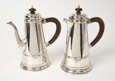 Lot 466 - George V silver cafe au lait set, London 1923, with fruitwood handles