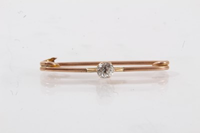 Lot 678 - Diamond single stone bar brooch