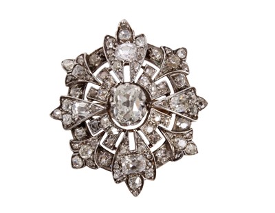 Lot 483 - Victorian diamond brooch