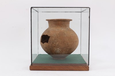 Lot 956 - Roman terracotta pottery vase, 1st-2nd century AD, in display case