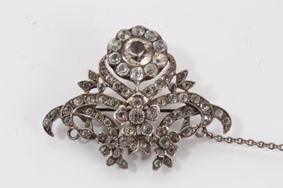 Lot 658 - Georgian paste brooch