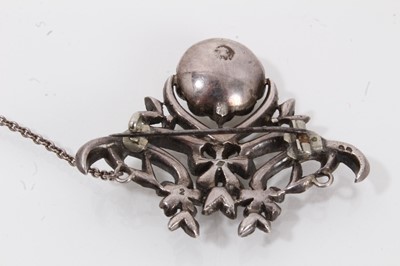 Lot 658 - Georgian paste brooch