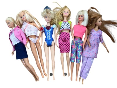 Lot 1962 - Barbie dolls including bride and Dr Barbie