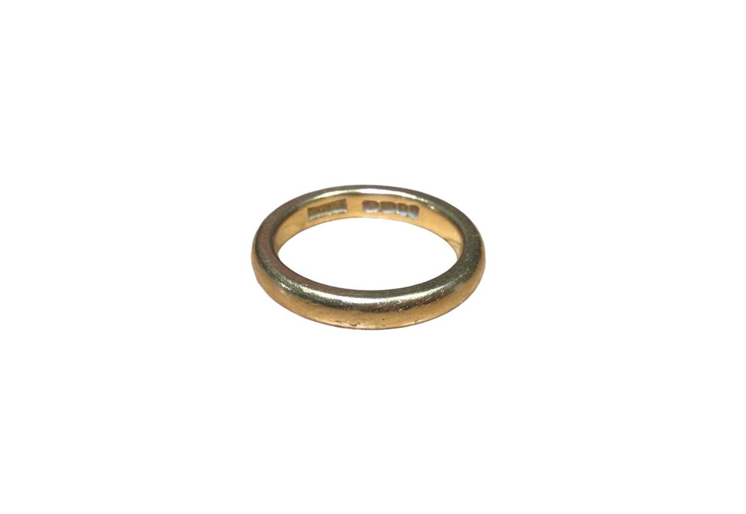 Lot 17 - 22ct gold wedding ring (London 1962), size N