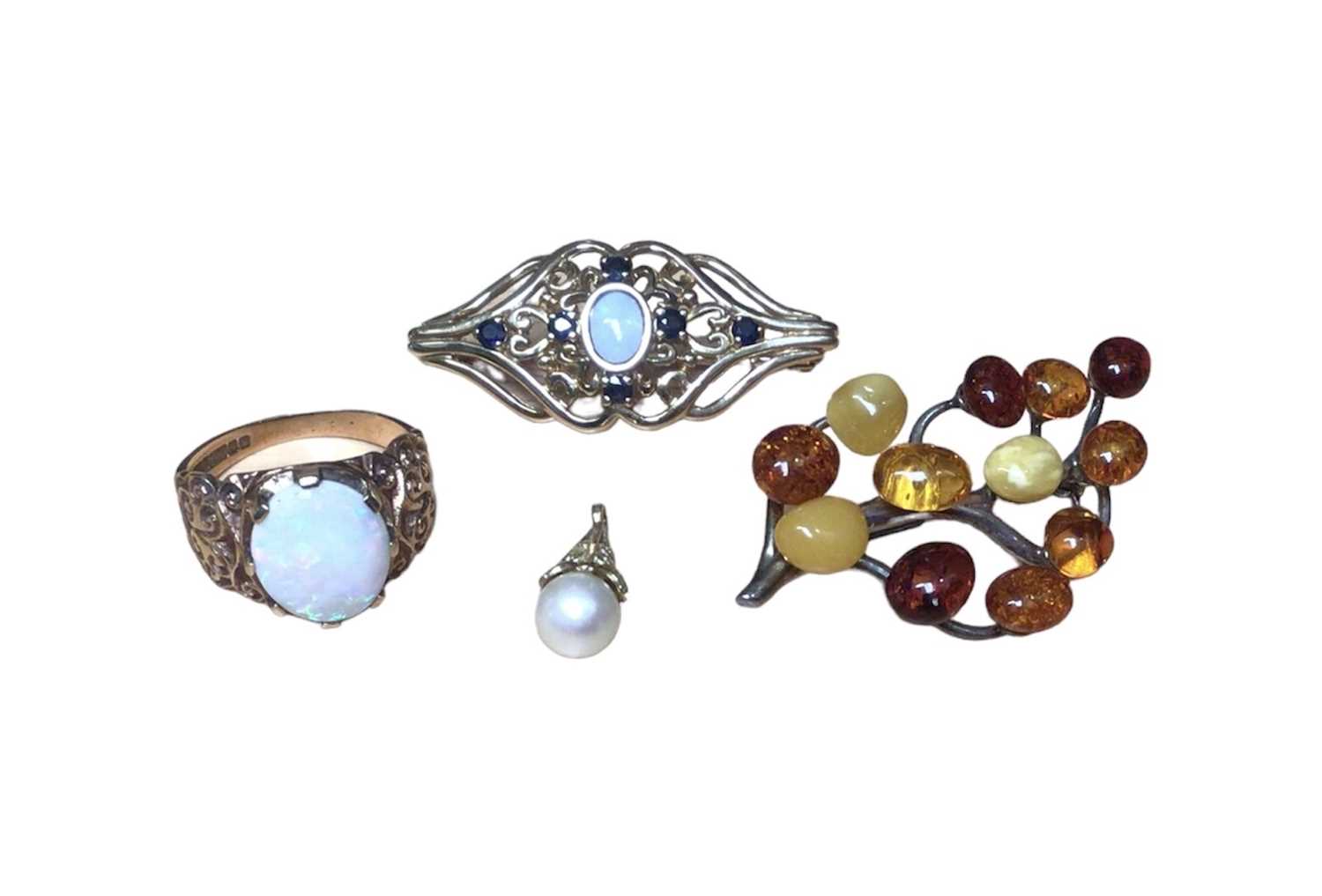 Lot 21 - 9ct gold opal ring, 9ct gold opal and blue sapphire brooch, 9ct gold mounted cultured pearl pedant