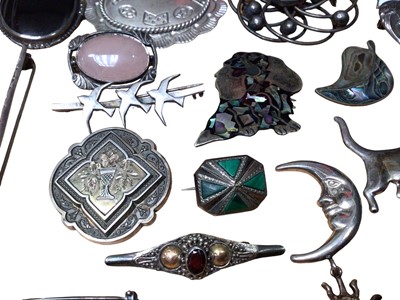 Lot 59 - Collection of silver and white metal brooches